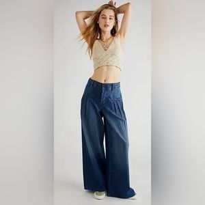 Free People Charlie Wide Leg Jeans Size 25 High Rise
NWOT